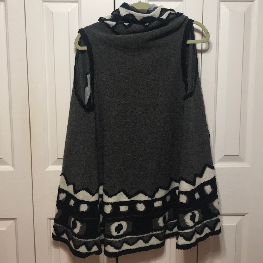 Patterned Wool Style Black and Gray Vest - Picture 5 of 5